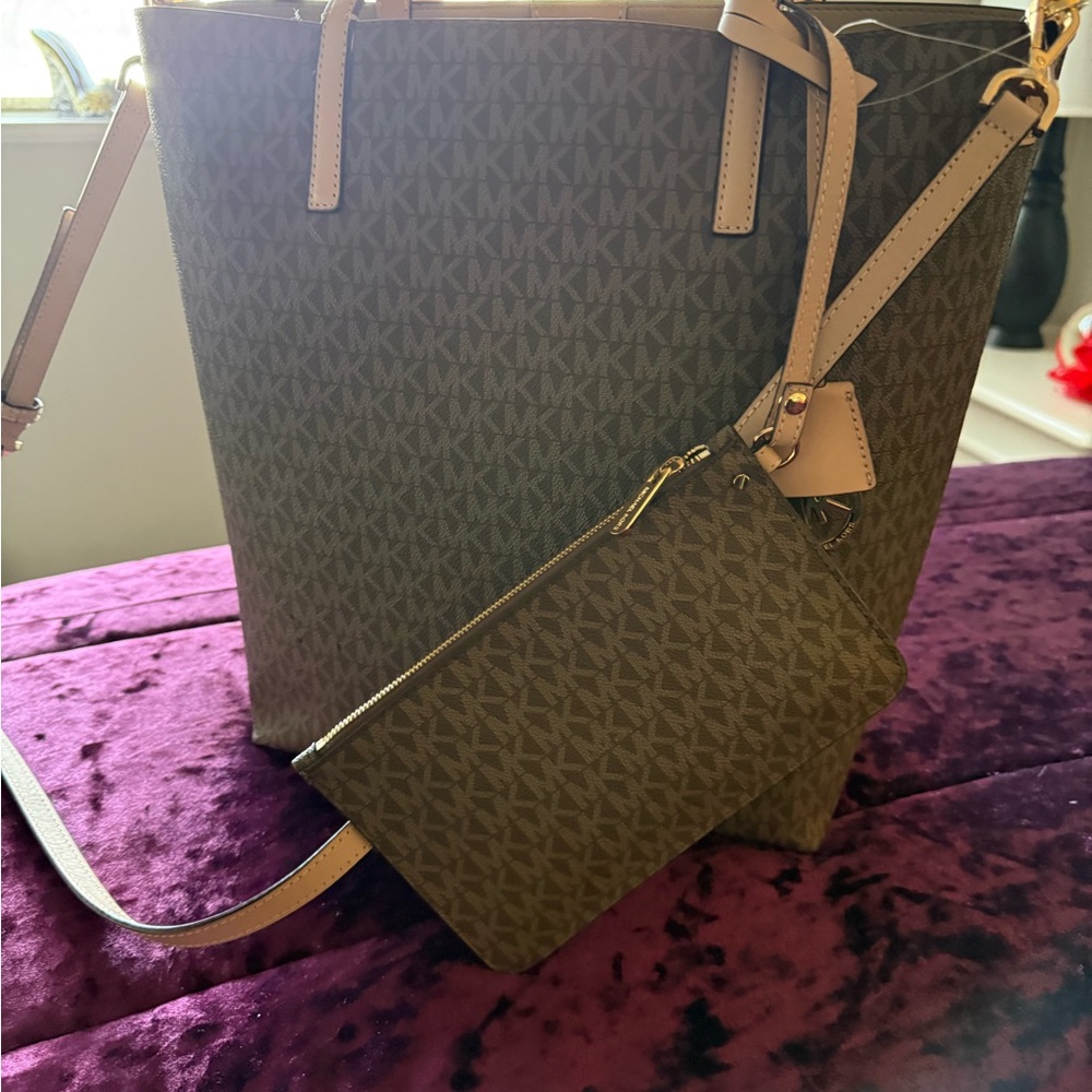 Michael Kors Olive and Tan Tote Bag - Picture 3 of 5